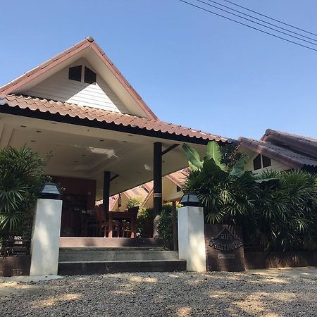 Jim Guesthouse Kanchanaburi Esterno foto