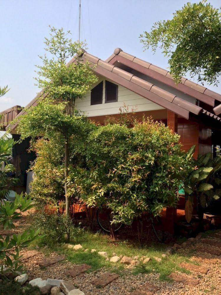 Jim Guesthouse Kanchanaburi Esterno foto