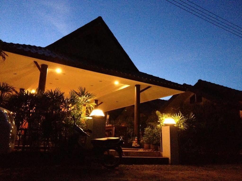 Jim Guesthouse Kanchanaburi Esterno foto